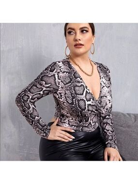 SHEIN Snakeskin Pattern Deep V-Neck Crop Top